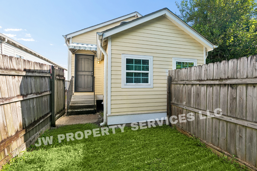 Listing photo thumbnail