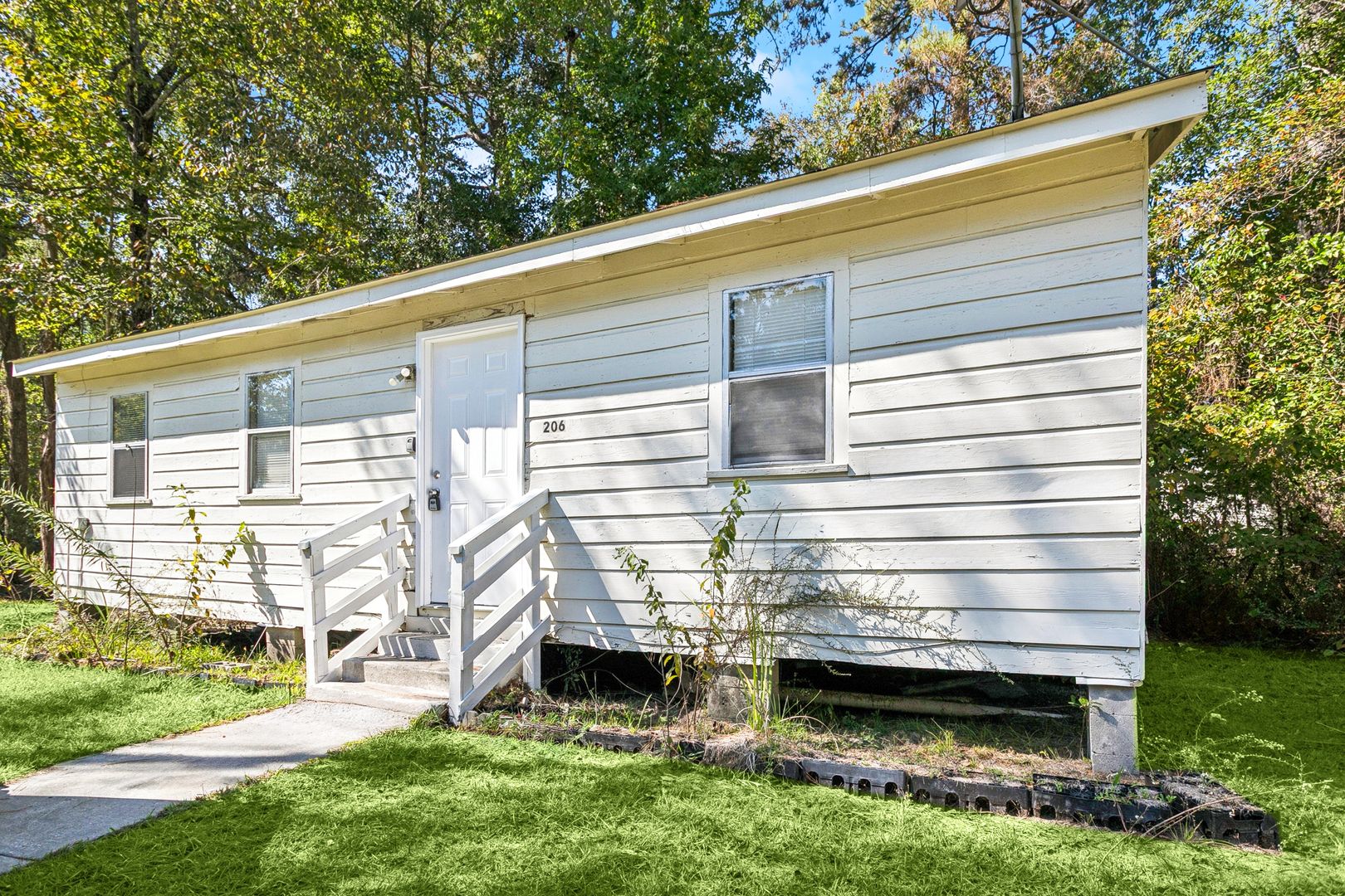 Slidell Apartment: 206 Sunset Dr