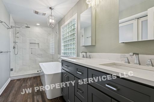 Listing photo thumbnail