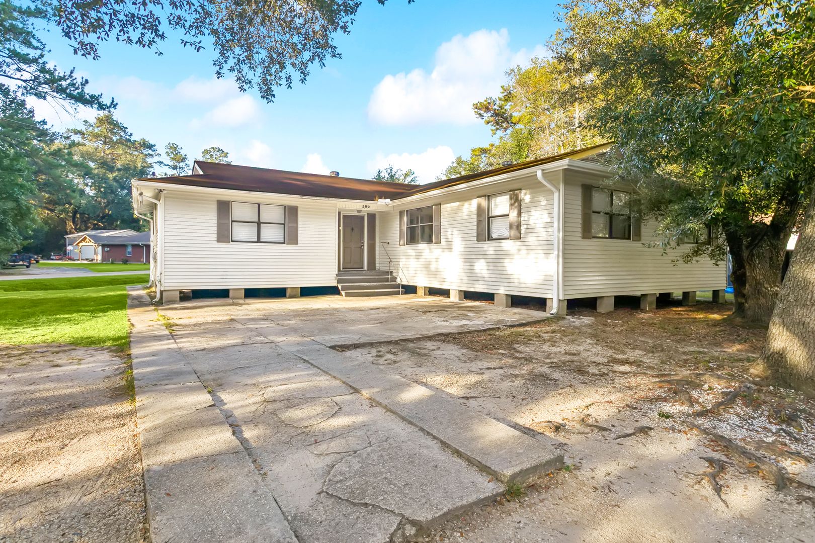 Slidell Apartment: 206 Sunset Dr