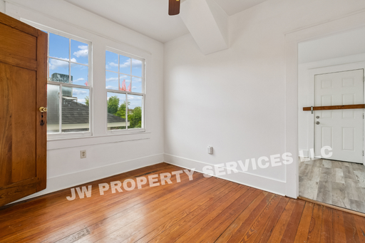 Listing photo thumbnail