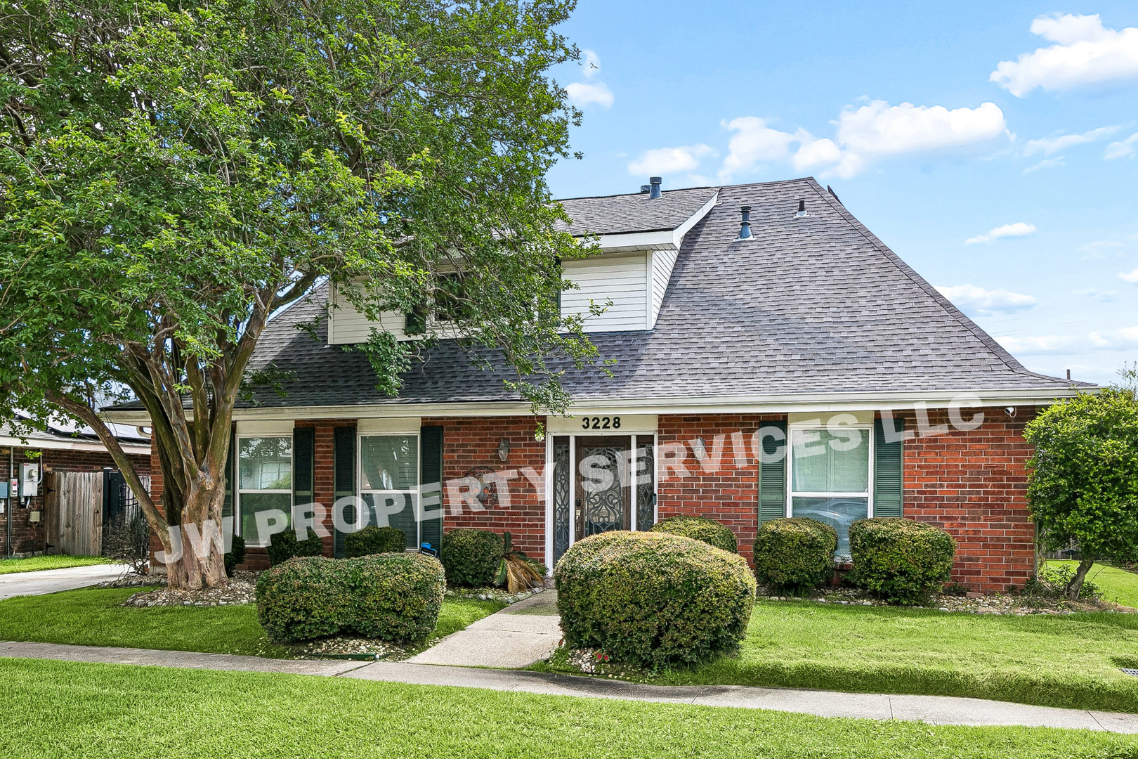 Metairie House: 3228 Lake Trail Dr