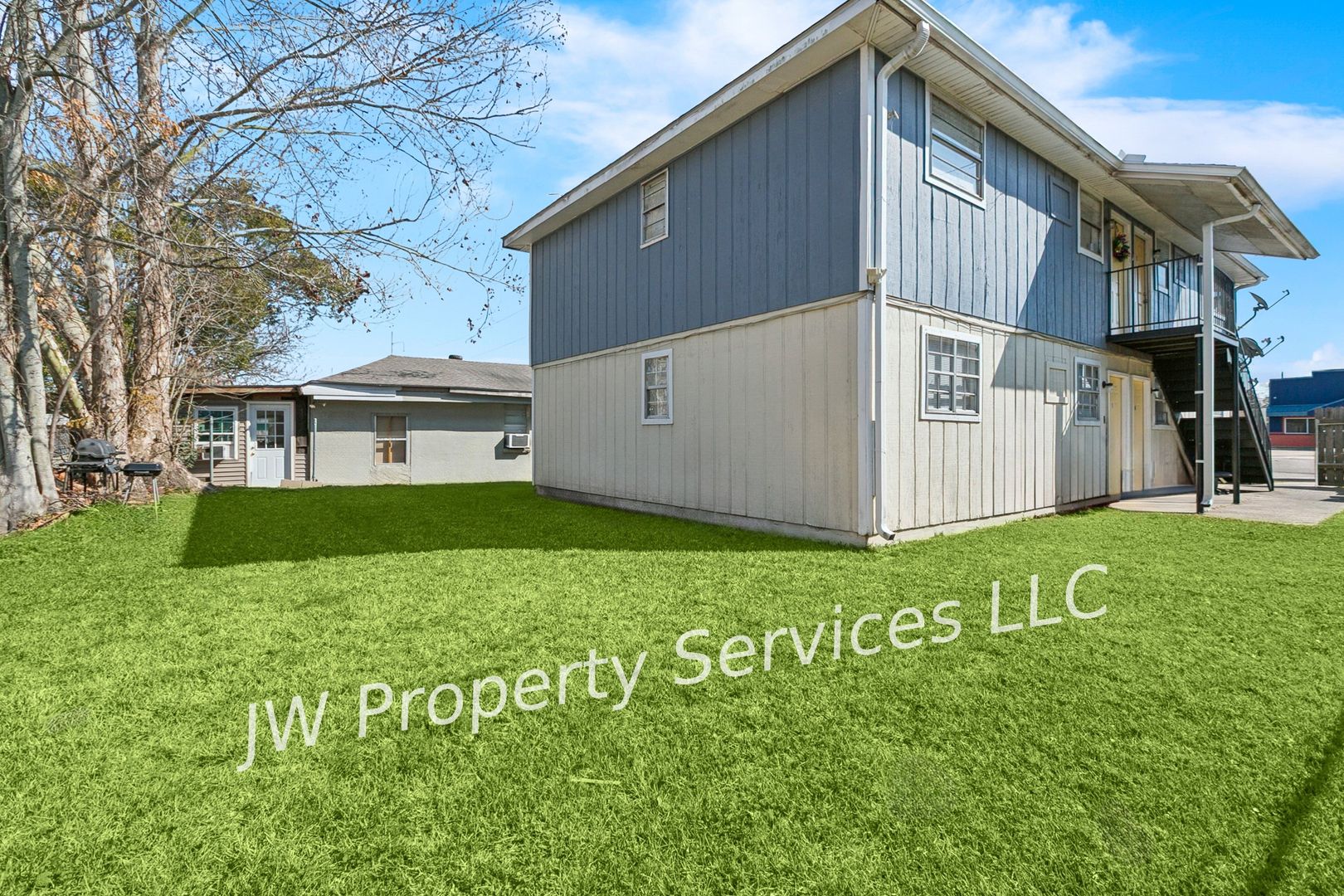 River Ridge Apartment: 204 Wilker Neal Ave.