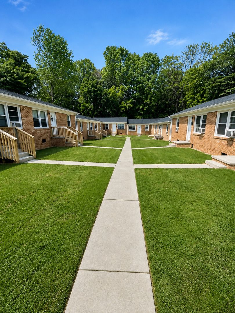 Greensboro Apartment: 3940 Overland Heights