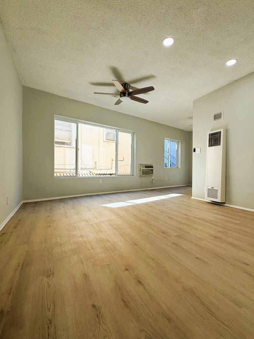 Los Angeles Apartment: 3145 S Canfield Ave