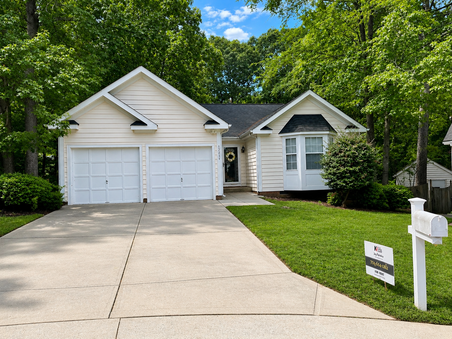 Pineville House: 12511 Agate Lane