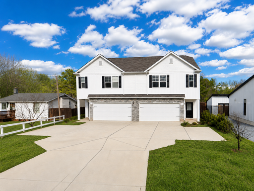 Move-In Special! Luxury Huntersville Home with 1 Month Free – photo 1