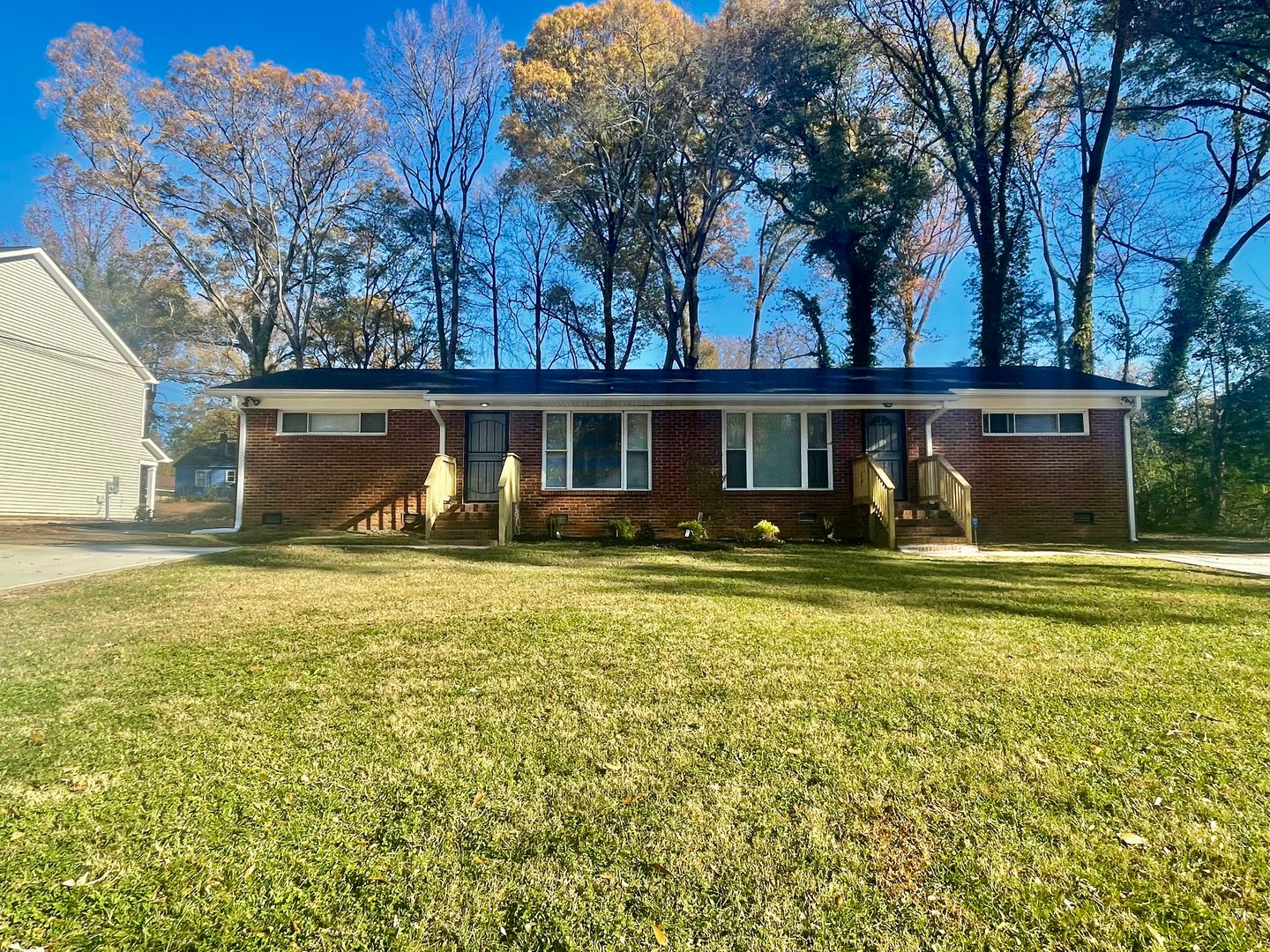 Charlotte House: 2935 Burgess Dr