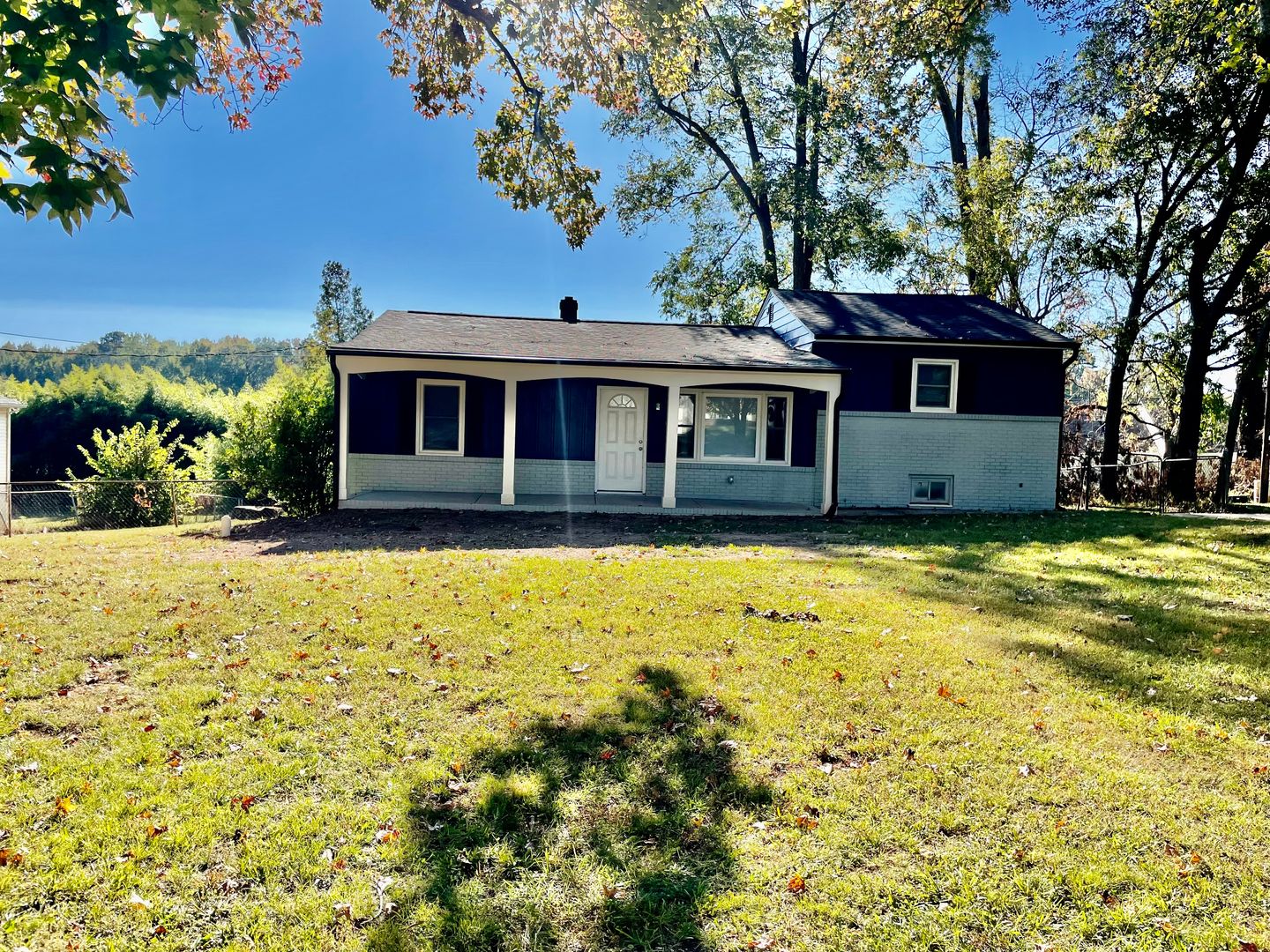 Lowell House: 115 S Oak St