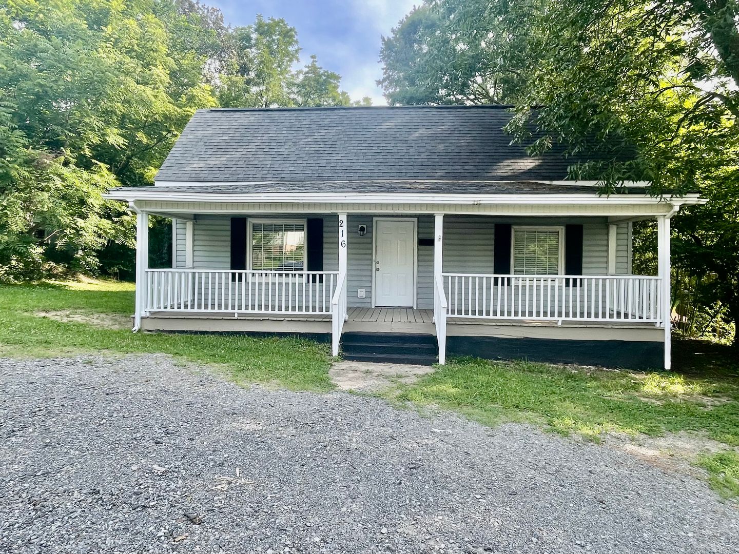 Bessemer City House: 216 W Lee Ave