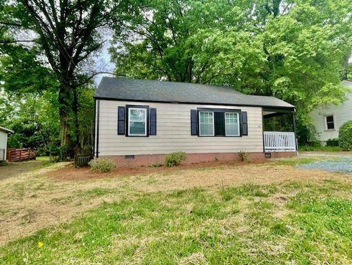 Ranch style 2 bedroom 1 bath home . Located near N. Graham St close to I-77 – photo 1