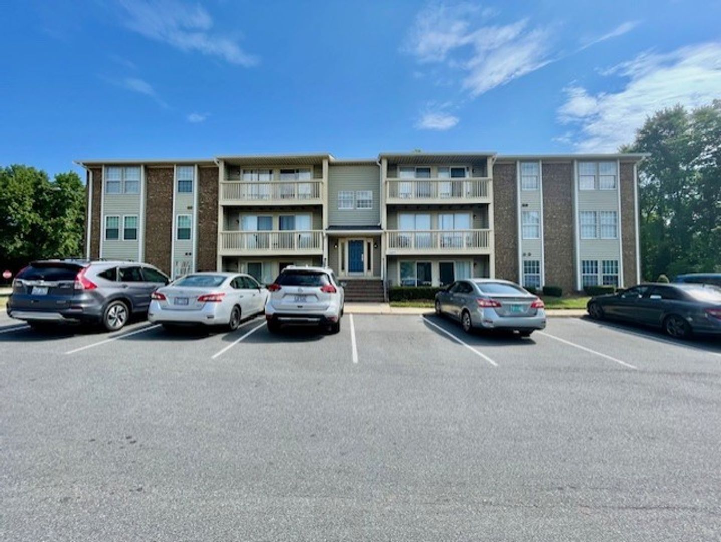 Charlotte Apartment: 1624 Arlyn Circle