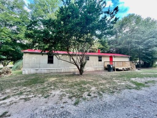 Adorable 2 bedroom 2 bath Moble Home located it Dallas