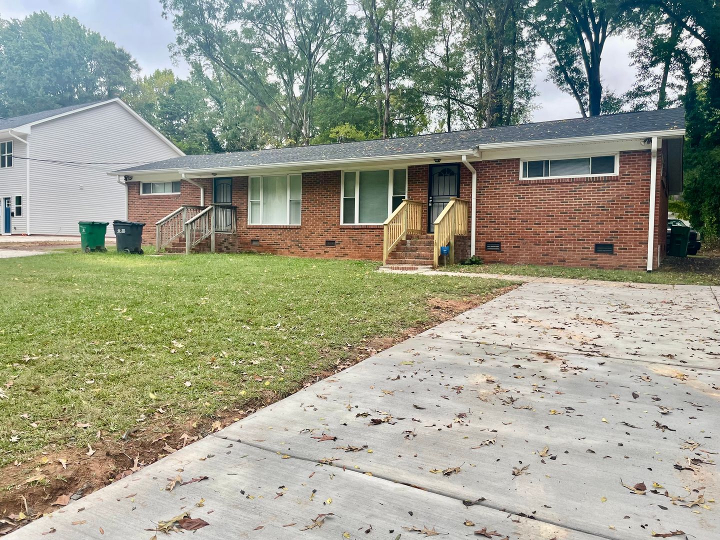 Charlotte House: 2937 Burgess Dr