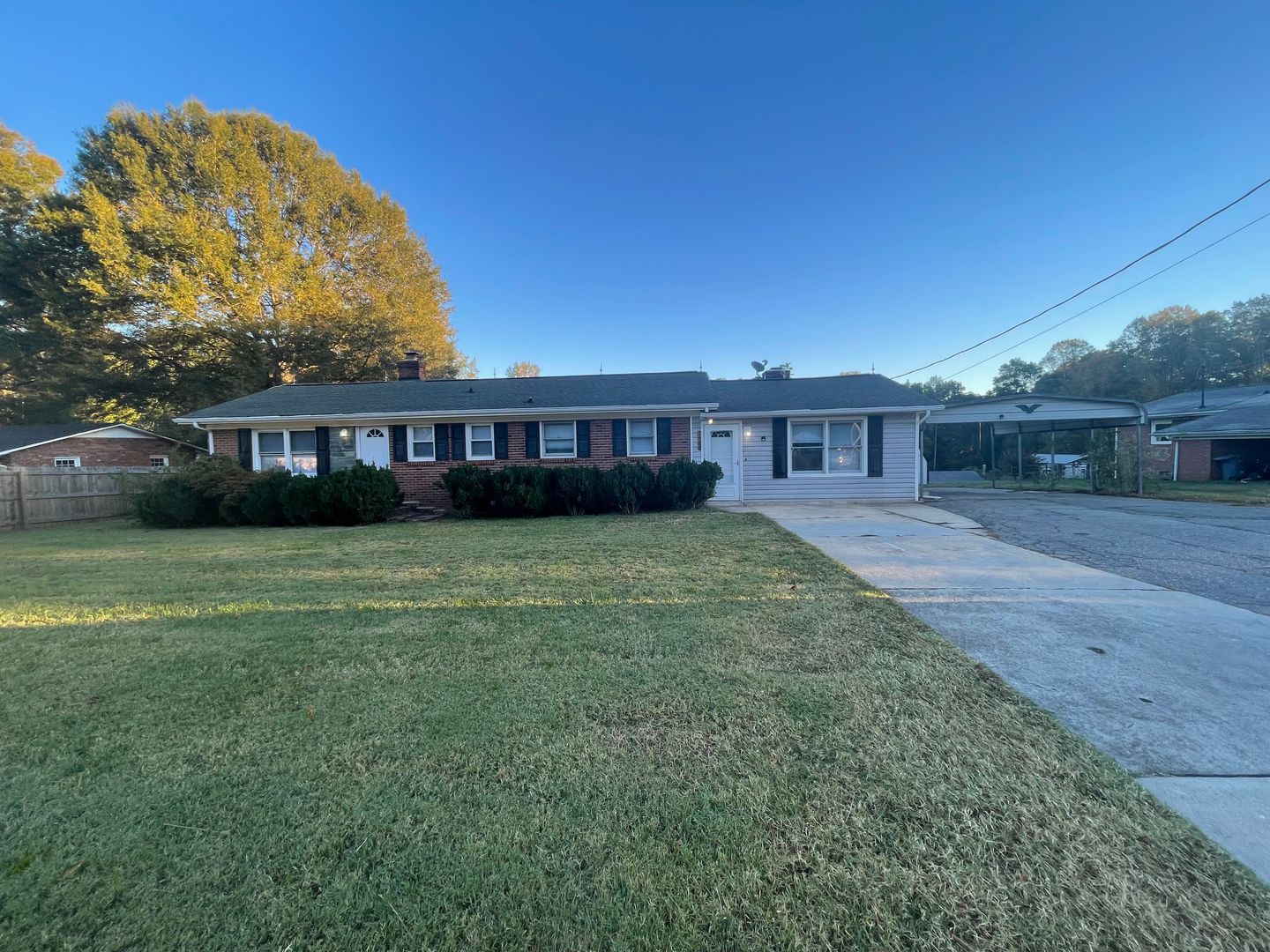 Newton House: 2488 S State Highway 16
