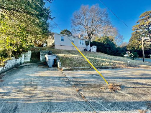 2611 Columbus Circle, Charlotte, NC 28208