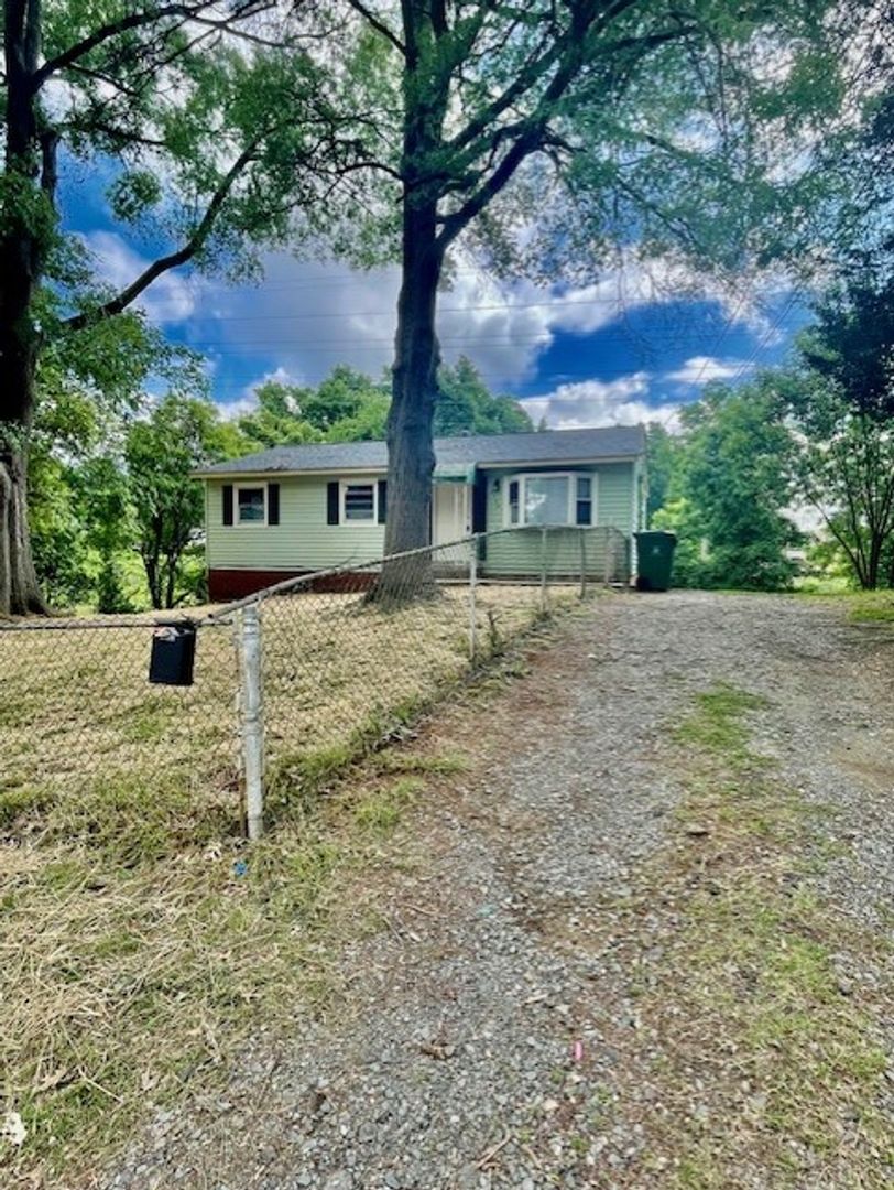 Charlotte House: 2756 Coronet Way