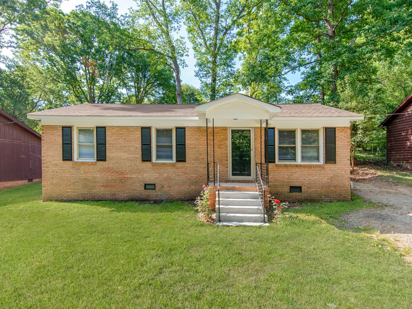 Stanley House: 212 E. Poplar St