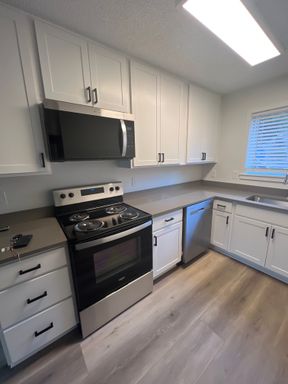 Modern Living Meets Natural Beauty – Welcome to the Newly Updated Kennedy Park Apartments – photo 1