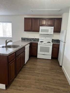 Modern Renovated 1x1 | No Downstairs Neighbors | Top Floor Privacy – photo 1
