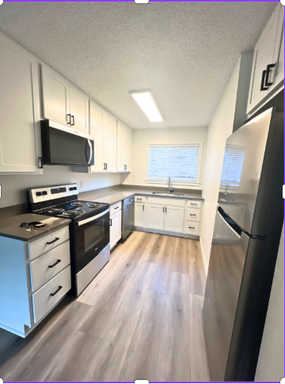 2X1 Fully Renovated 1st floor with W/D – photo 1