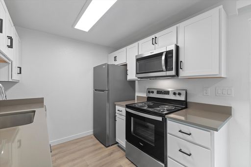 Fully Renovated 1-Bedroom in Portland 1 month free – photo 1