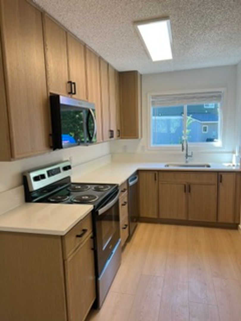 Beaverton Apartment: 10420 SW Kennedy St