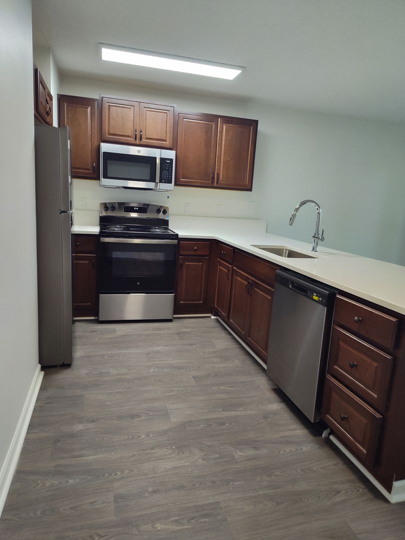 Beaverton Apartment: 10420 SW Kennedy St