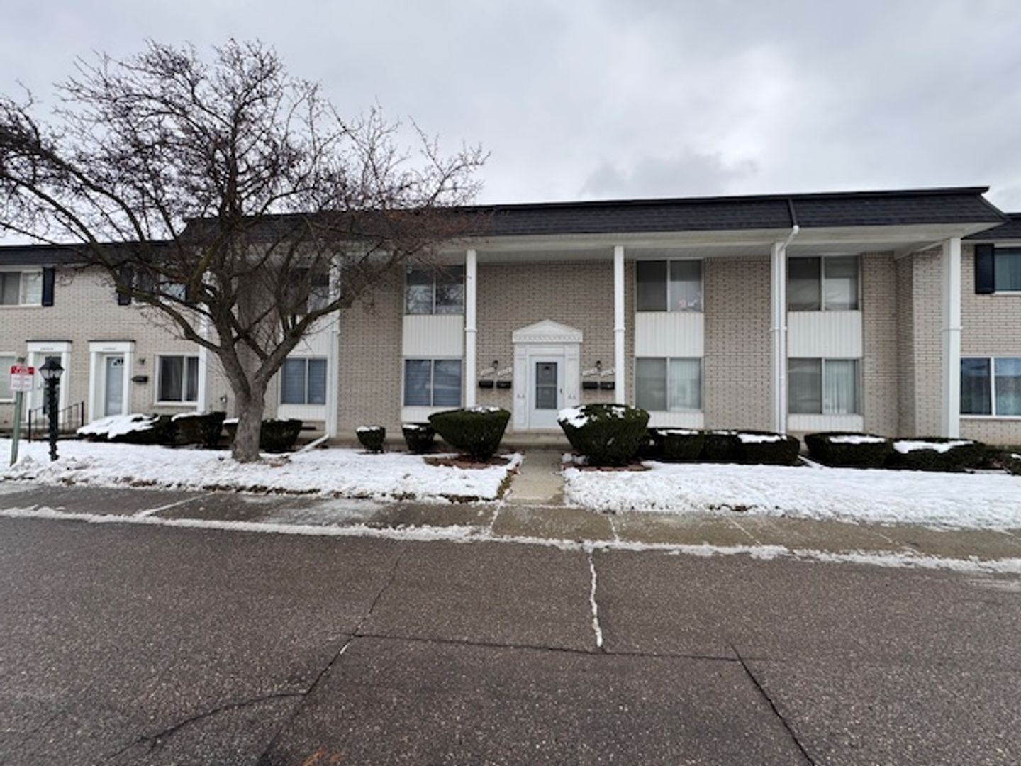 Warren Condo: 28020 Universal Dr - 28020 Universal Dr