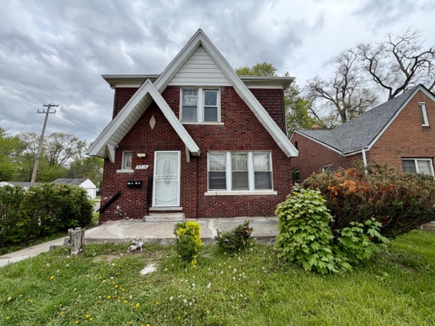 Detroit Apartment: 9516 Wayburn