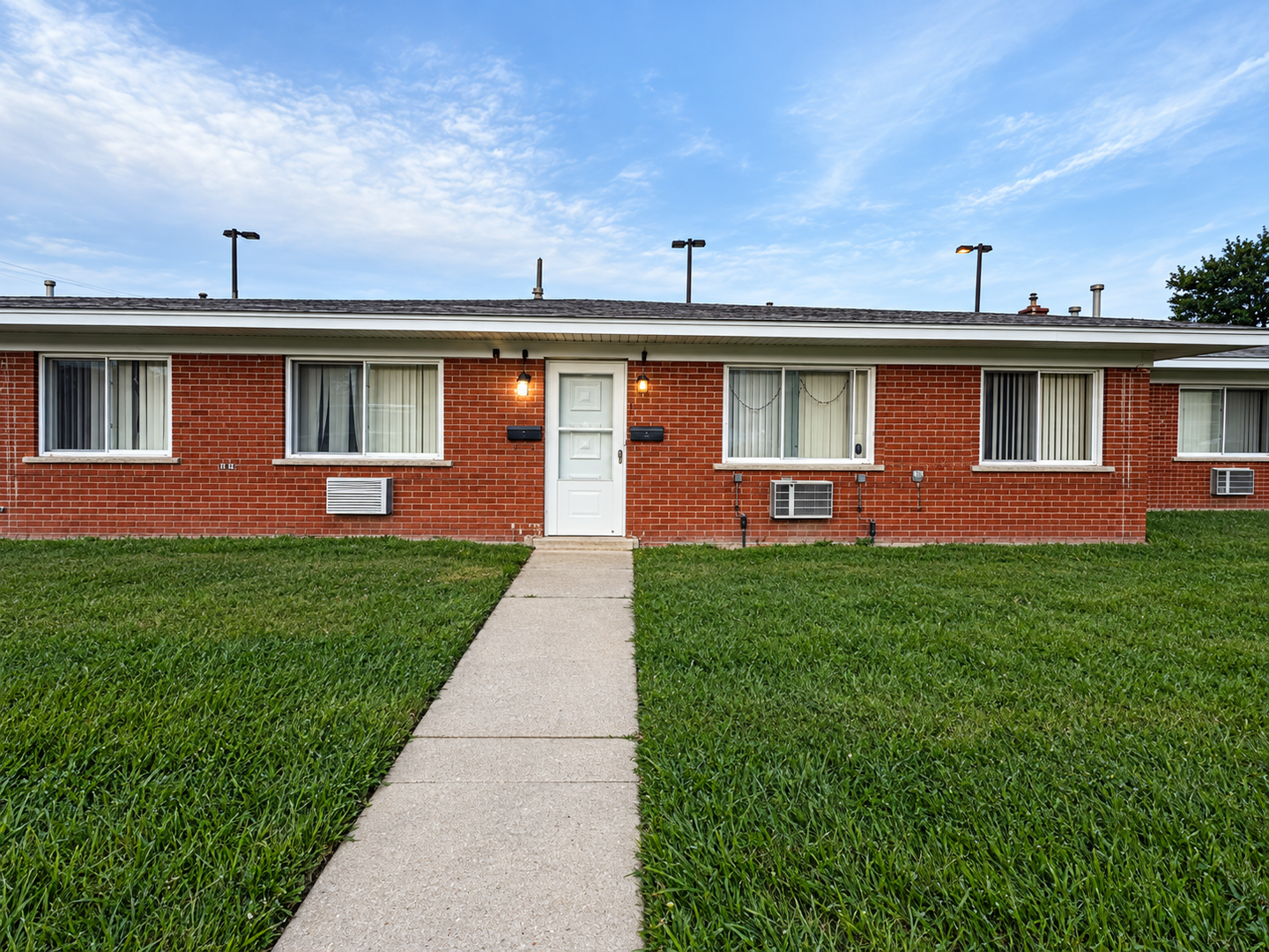 Inkster Apartment: 125 Arcola