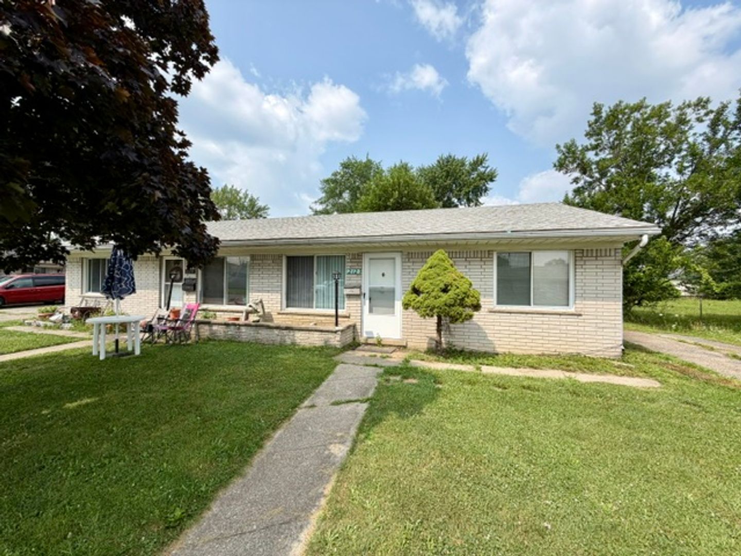 Inkster House: 212 Arcola