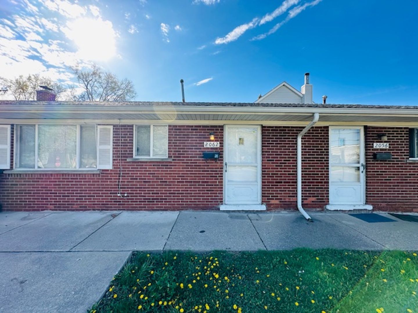 Lincoln park Apartment: 2056, 62,72 Lafayette Apartments