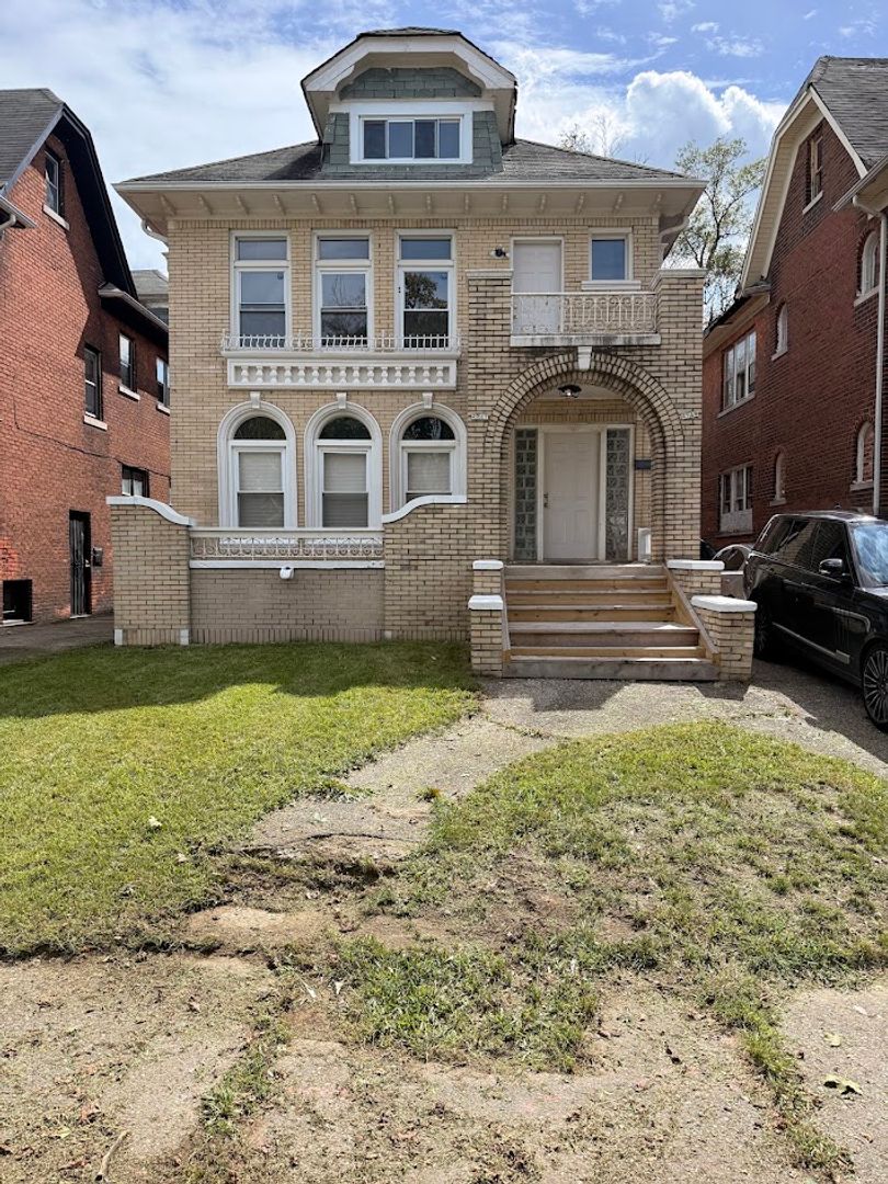 Detroit Apartment: 2719 Glendale
