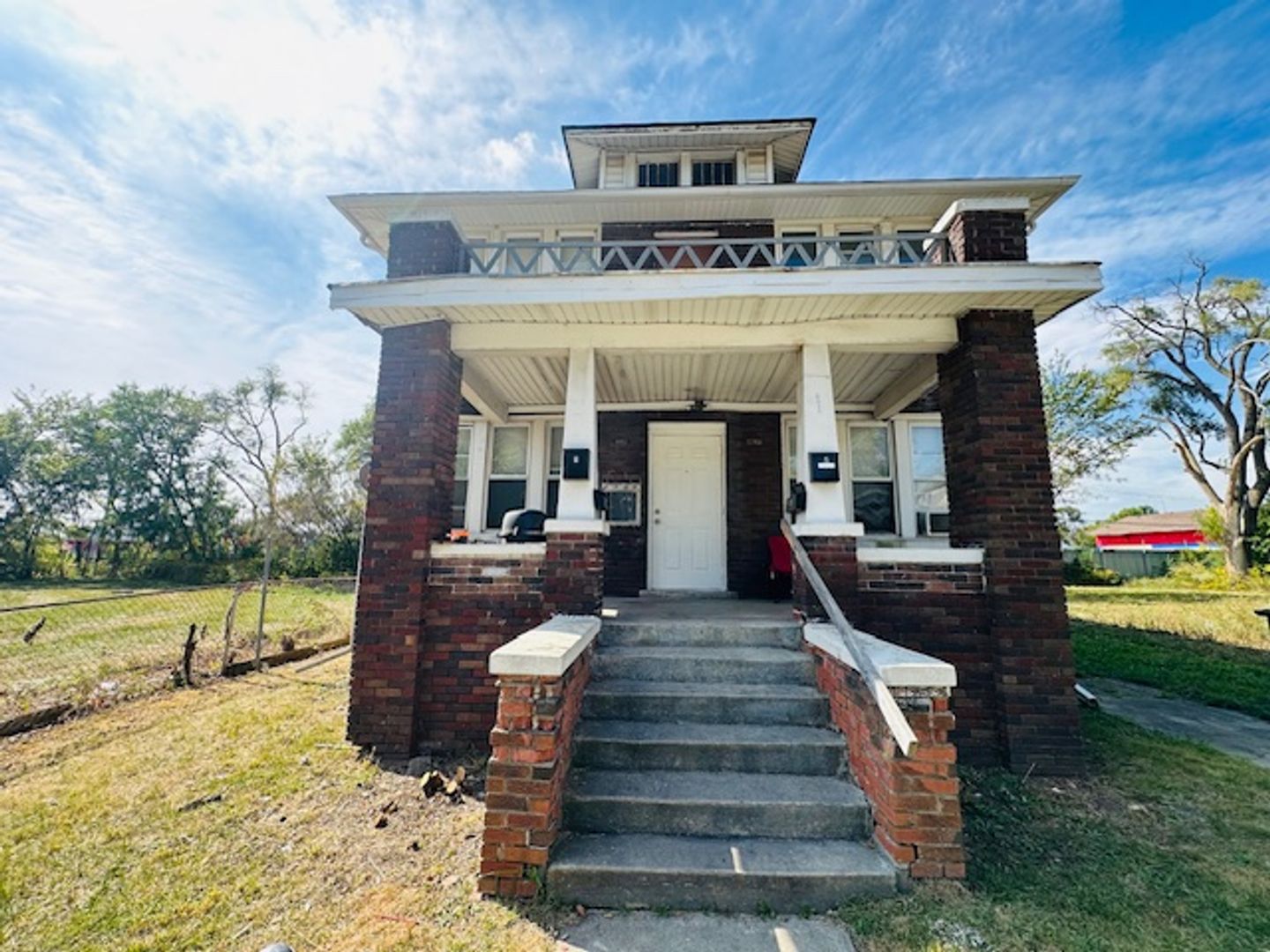 Detroit Apartment: 9917-19 Woodside