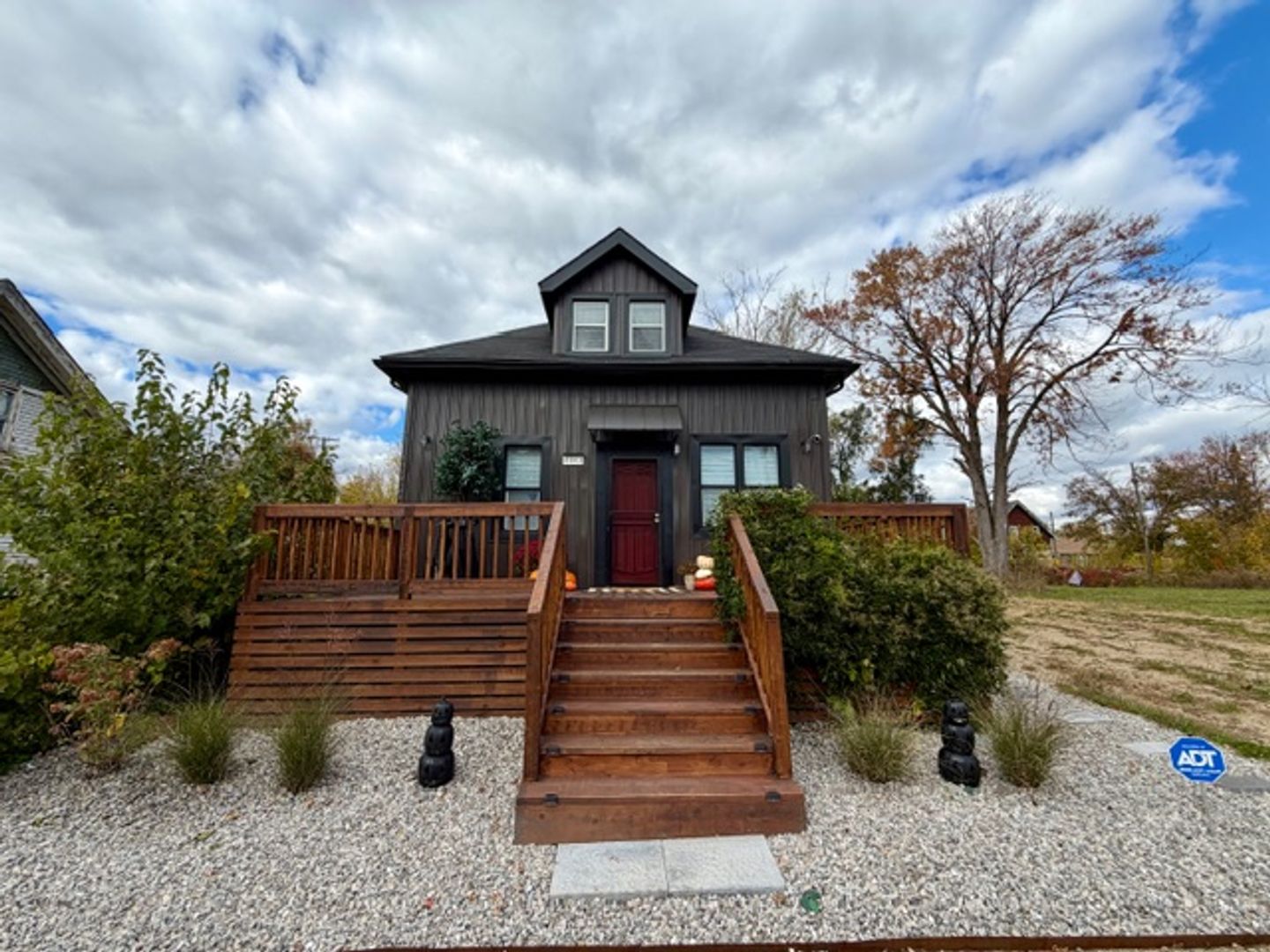 Detroit House: 8843 E Canfield