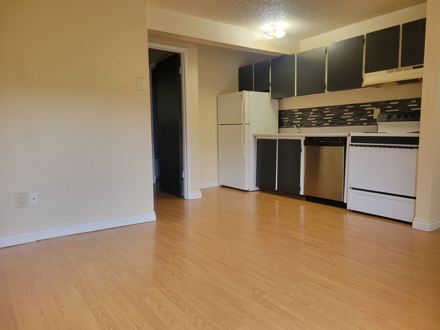 PORTLAND Apartment: 911 SW BROADWAY DR.