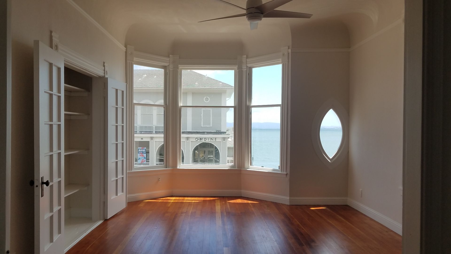 Sausalito Apartment: 561 Bridgeway