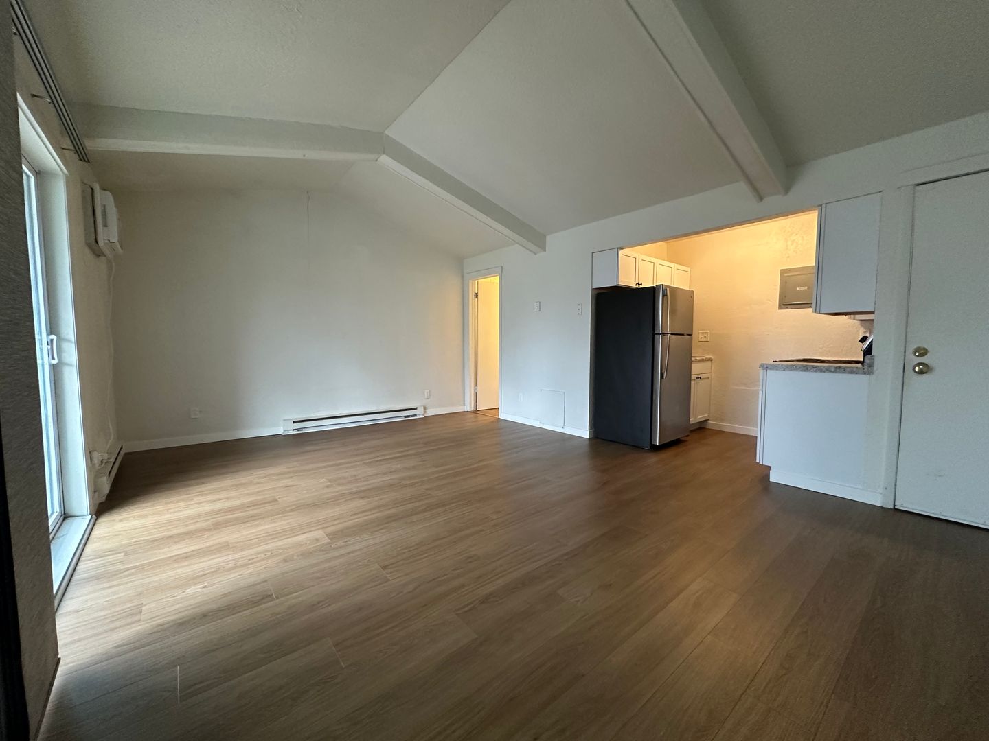 Madison Apartment: 905 N Oak St