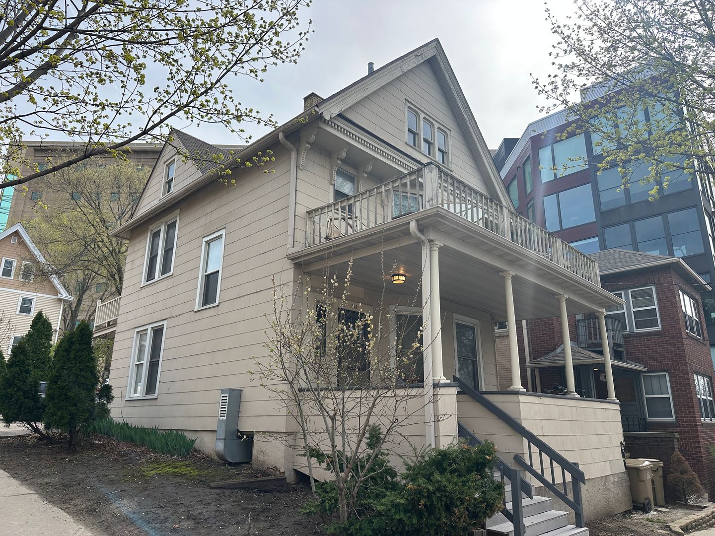 Madison Apartment: 203 S Henry St