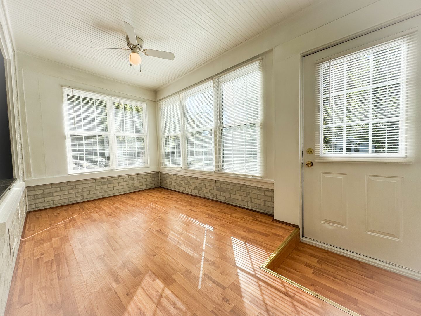 2718 Commercial Ave 1, Madison, WI 53704