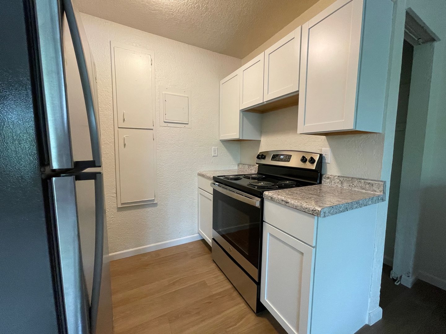 Madison Apartment: 905 N Oak St