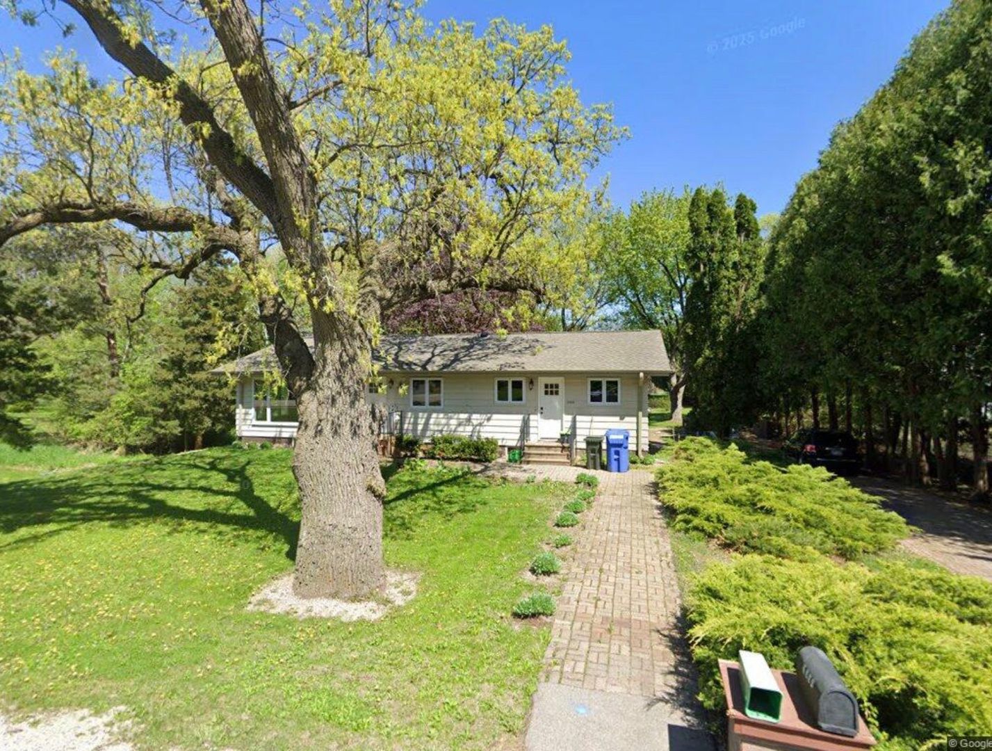 Fitchburg House: 2364 Syene Road
