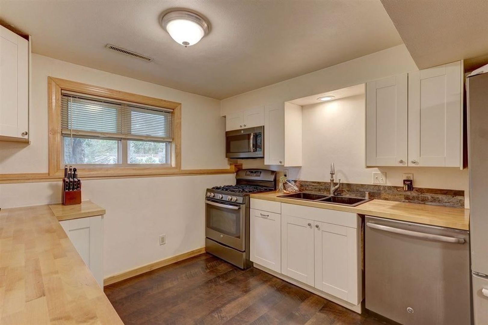 Sun Prairie Apartment: 1124-28 Buena Vista Dr.
