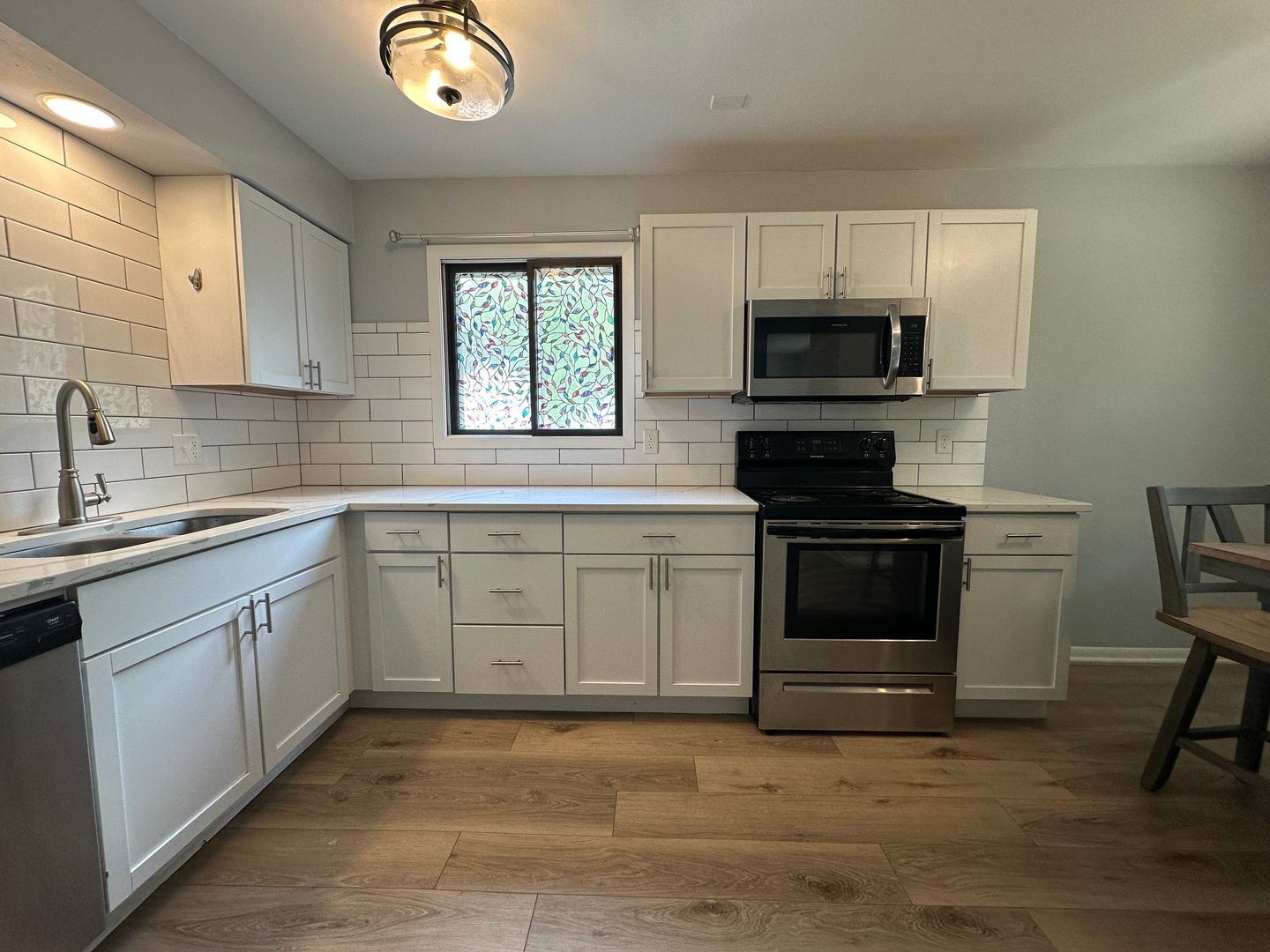Monona Apartment: 604 Bartels St.