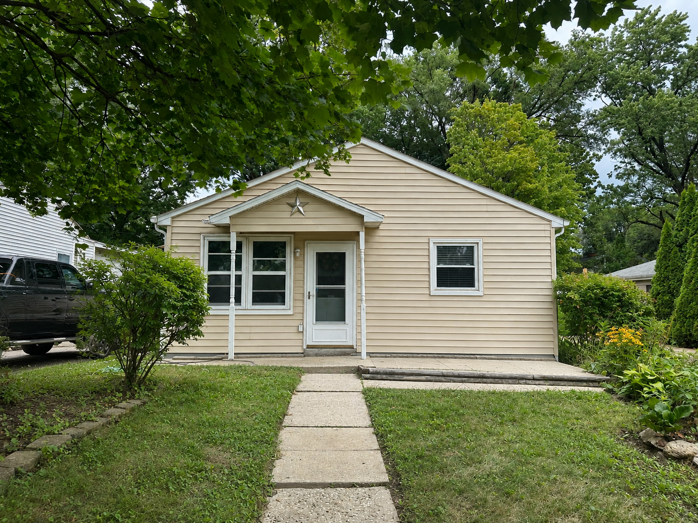 Madison House: 4318 Sheffield Road