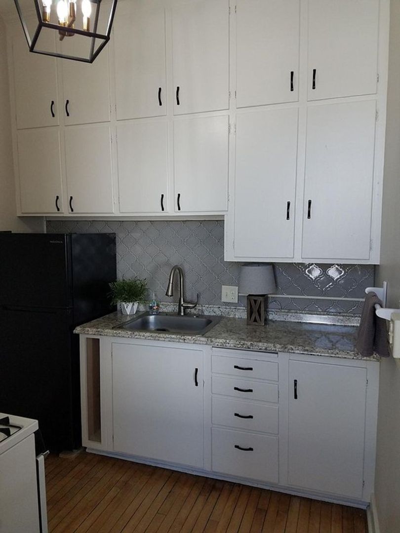 Middleton Apartment: 1832 Parmenter St