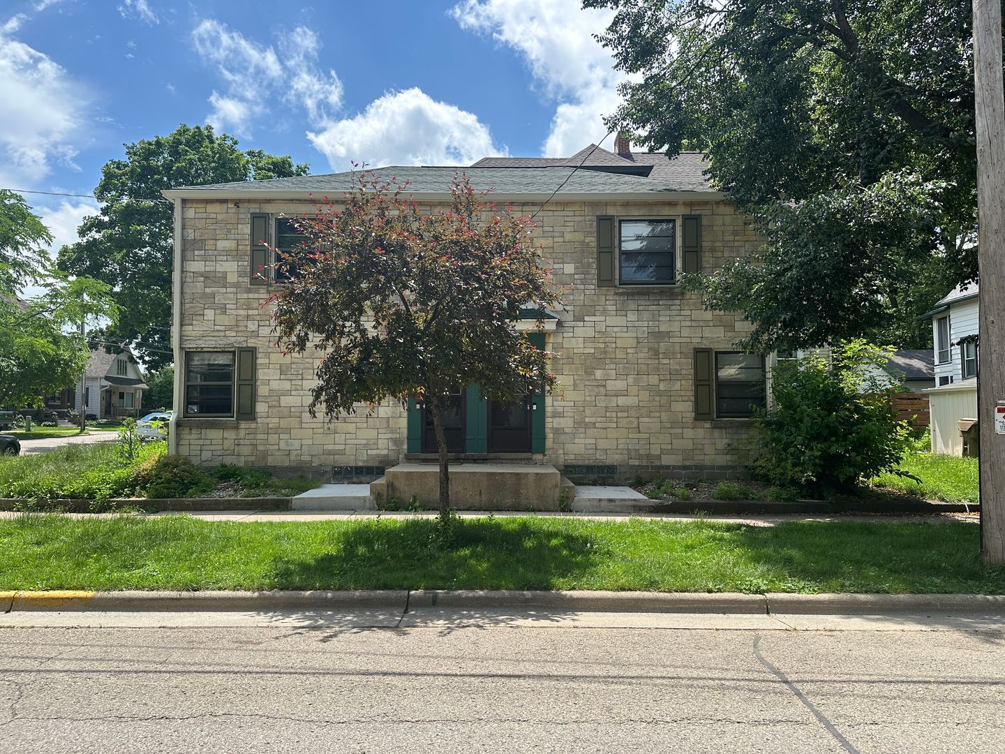 Madison Apartment: 718-720 Dickinson Street