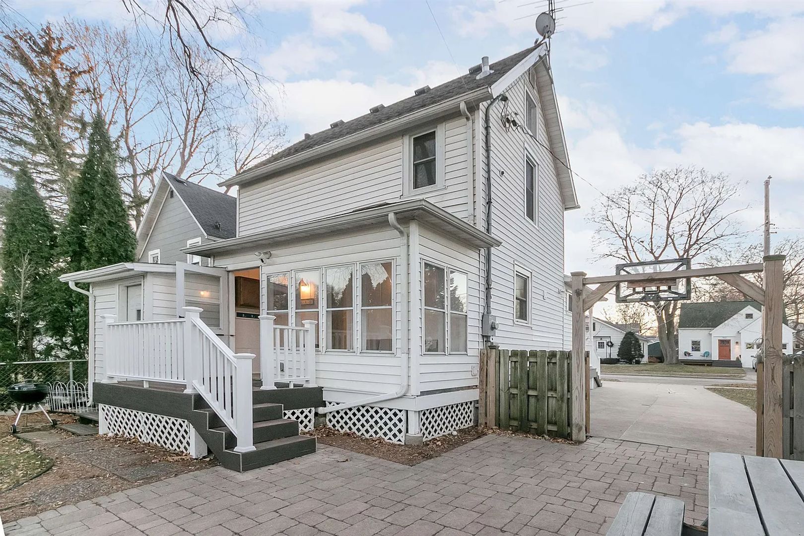 Madison House: 959 Lawrence St