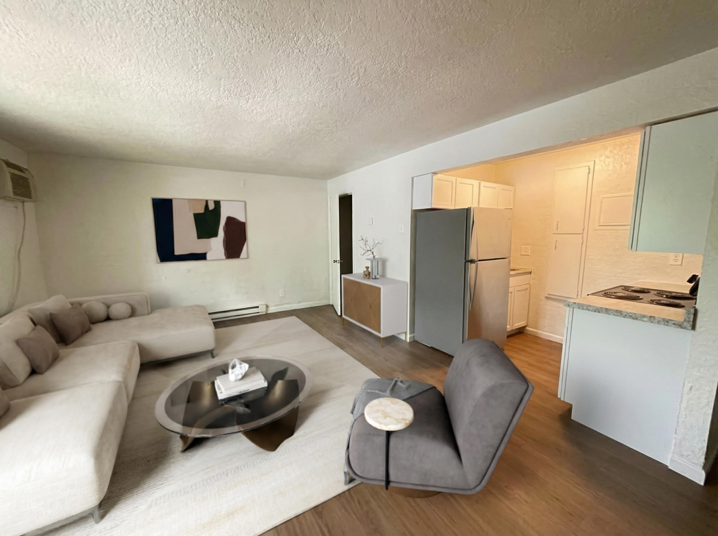 Madison Apartment: 905 N Oak St